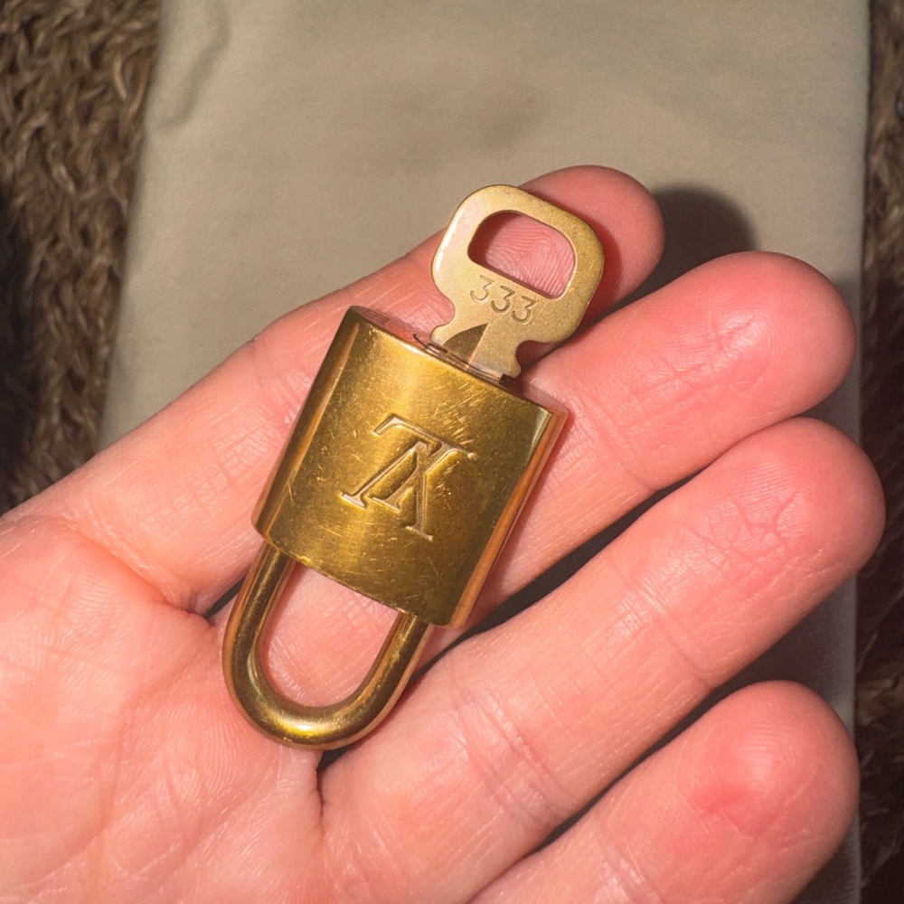Authentic Louis Vuitton RARE Lock & Key #333 – Made in France - Picture 3 of 8